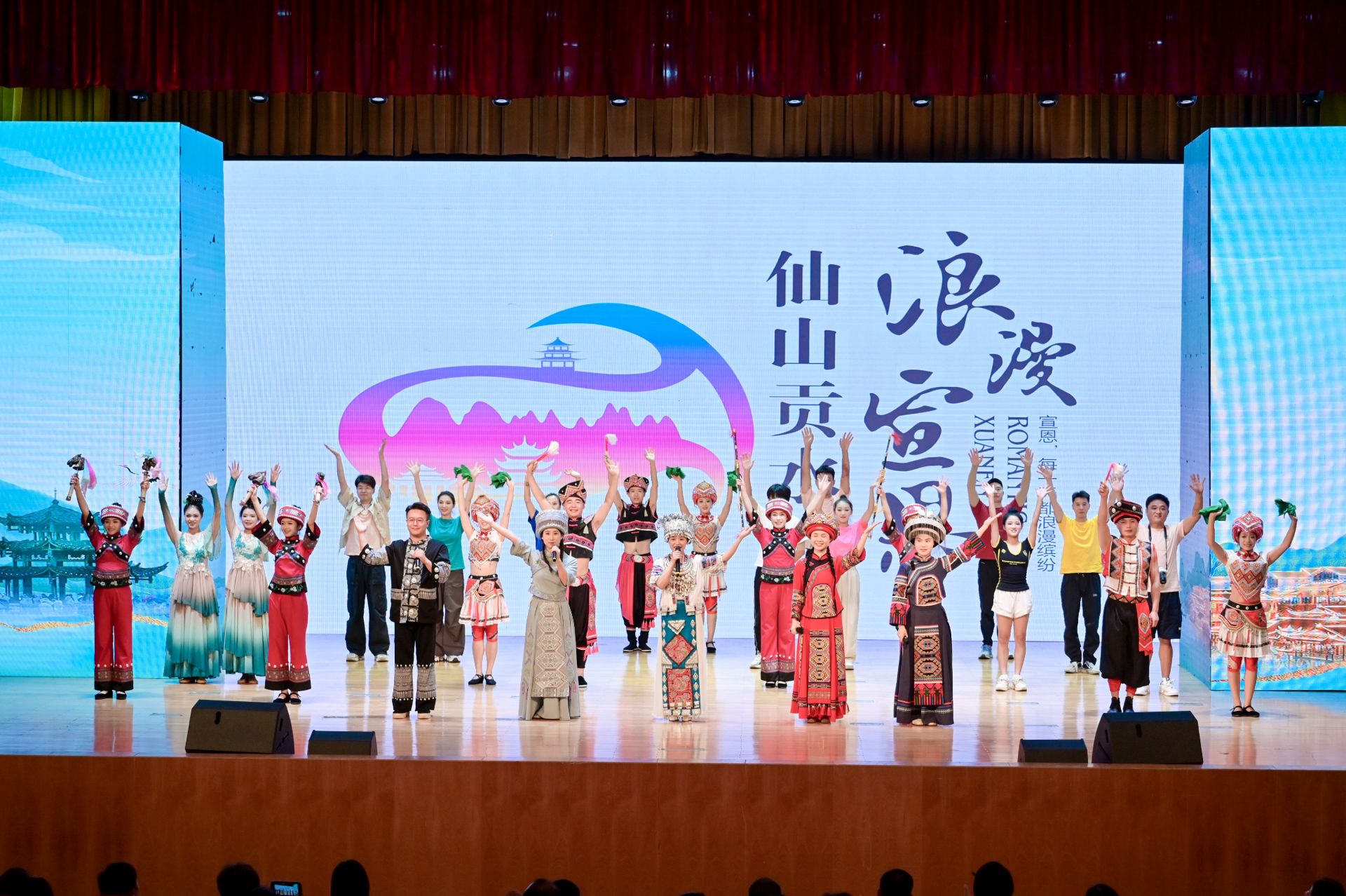 宣恩“涼交會(huì)”走進(jìn)青山區(qū) 土苗風(fēng)情點(diǎn)亮江城夏夜